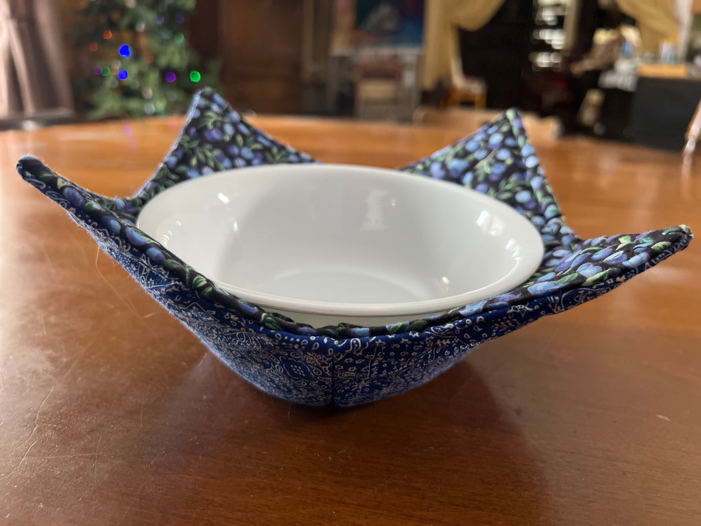 Bowl Holders small blue on black