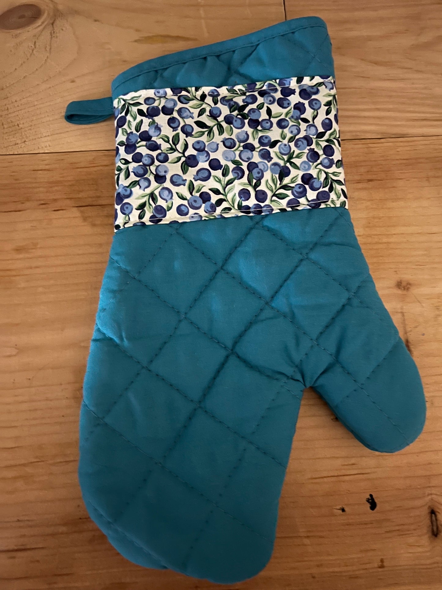 Oven Mitt Blueberry small blueberries on white