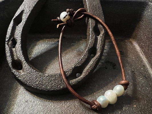 A Gift You Will Love! Bracelet Pearl / leather