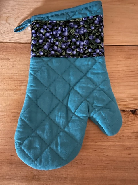 Oven Mitt Blueberry / large blueberry on black
