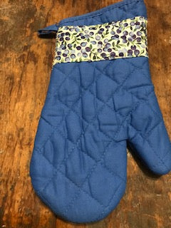Oven Mitt Blueberry small blueberries on white